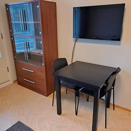 Yksioe Louhelan Aseman Laehellae * Vantaa